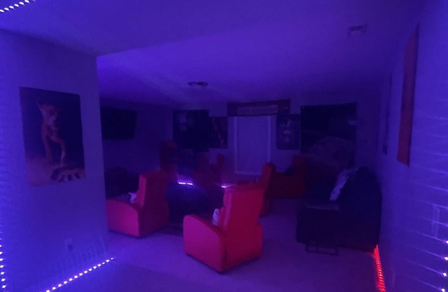 Cheerful & Spacious 4bed 3bath Home