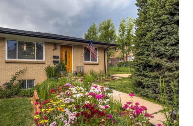Cheerful Two Bedroom Garden Apartment in Littleton