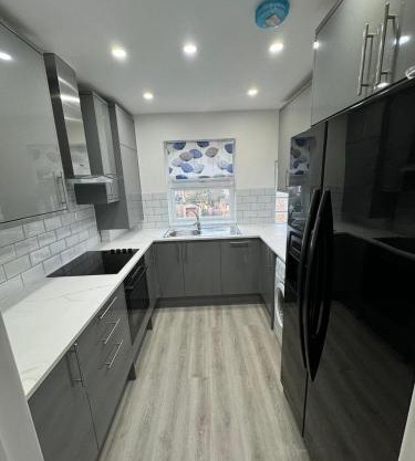 Cheerful two bedroom with gorgeous huge garden