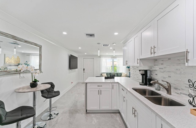 Cheerful Vacation home 2/1 with outside hot tub