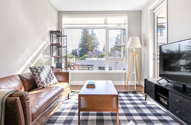 Cheery Mountain View 1BR w/ Pool, Spa, Roofdeck, by Blueground