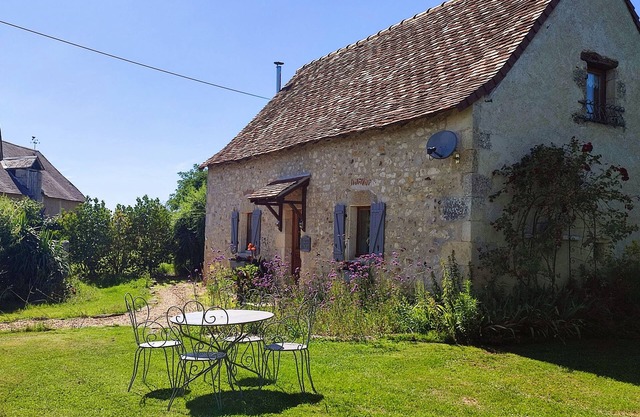 Chenevaux - Pretty 2 bedroom cottage with pool in countryside
