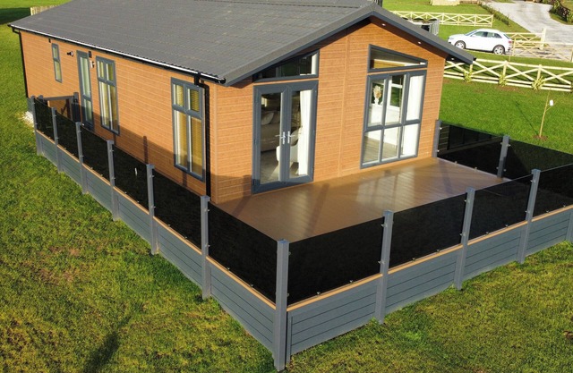 CHERRY BLOSSOM LODGE, pet friendly, with a garden in Whitby