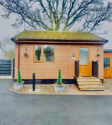 Cherry Cabin with Hot Tub