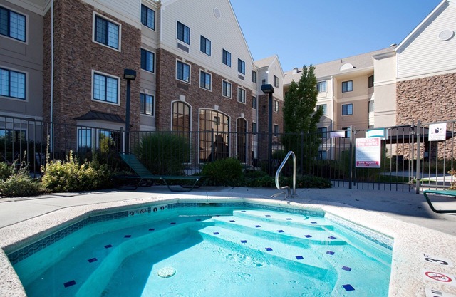 Cherry Creek Suite with Free Breakfast! Pool, Shared Hot Tub + Gym Access