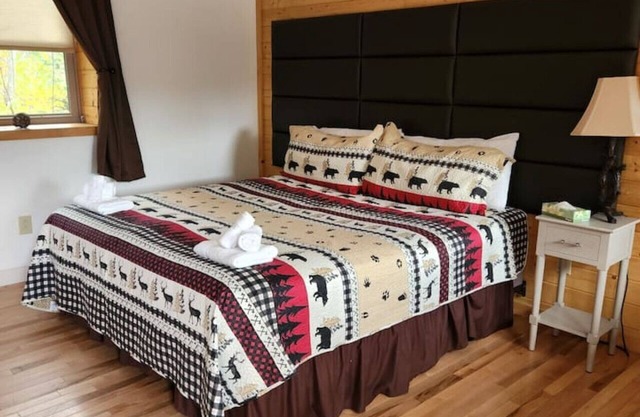 Cherry Lodge King Room