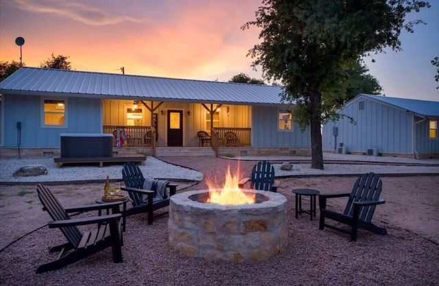 Cherry Mountain, Hot tub, Fire Pit, Views!