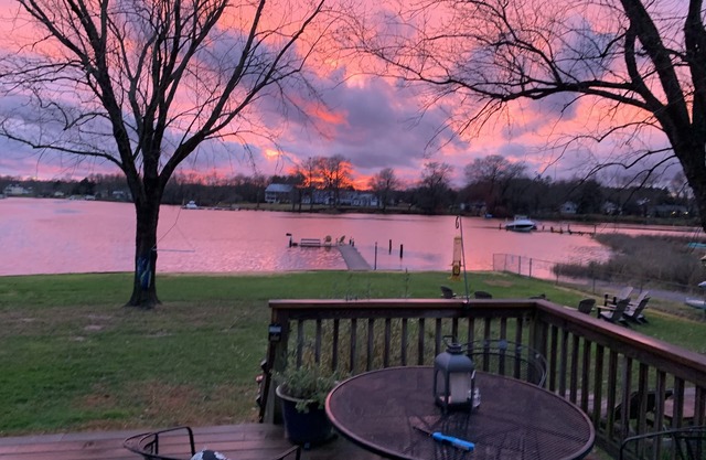 Chesapeake Spectacular Waterfront- Kayaks, Spa, Pier