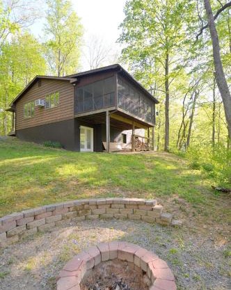Chesnutt Cabin - Riverfront, Fire Pit, Game Room, Wifi, Screen Porch, View, King Bed