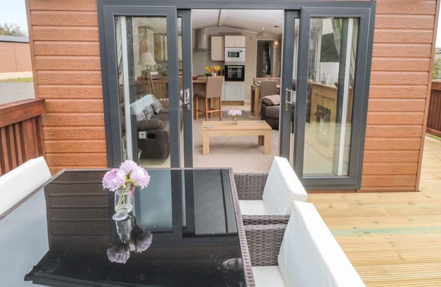 CHESTNUT LODGE, pet friendly, country holiday cottage in Runswick Bay