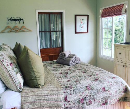 Cheverells Farm, Kiku & Braeburn Cottage