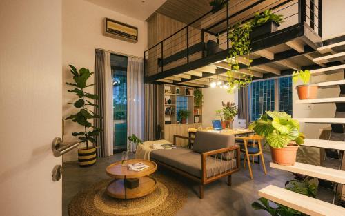 Chewy Junior Place in Center-Green Balcony- FREE Airport Shuttle-Tours