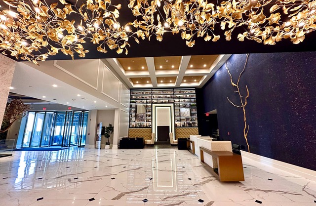 Chez Hotel Arlington Heights
