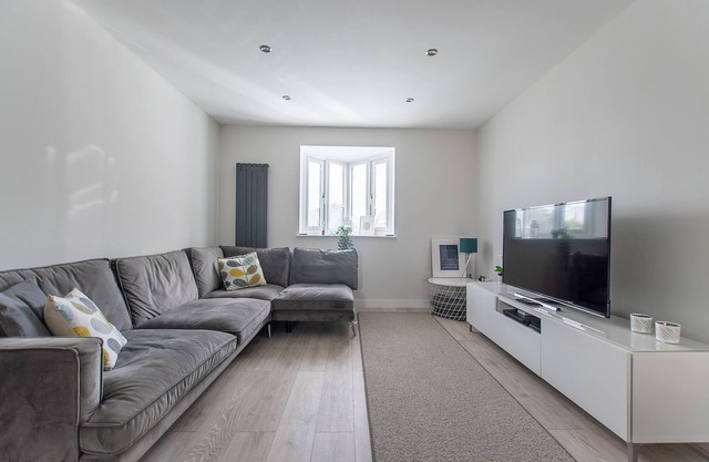 Chi Lowen – Sleeps 8 – Parking – Garden –Dog Friendly