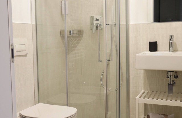 Chic 1-bedroom apartment with WiFi, AC in enchanting Milano