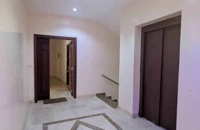 Chic 1-bedroom apartment with fitness room and AC in vibrant Dakar