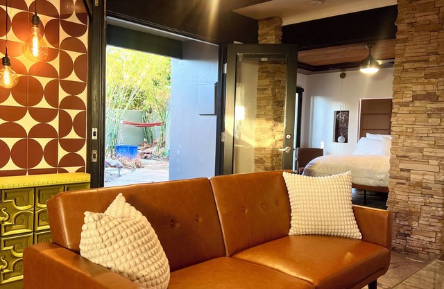 Chic 1-bedroom with WiFi and AC in fabulous Palm Springs