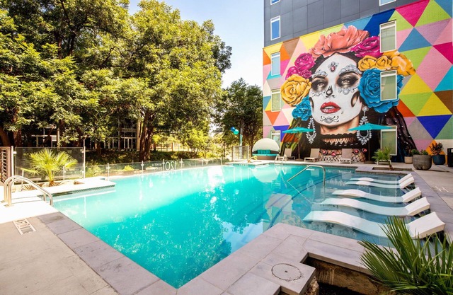 Chic 1-bedroom with AC, WiFi, Gym, King Bed in Downtown San Antonio