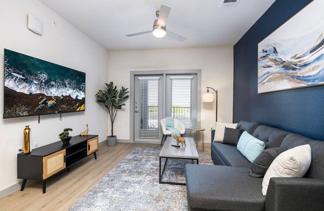 Chic 1BD: Pool, Gym & Efficient Workstation Area
