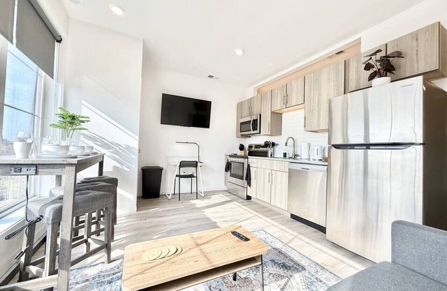 Chic 1BR Old City Apt with King Bed, City View, and Gym