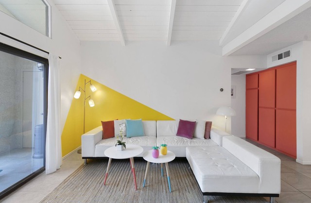 Chic 2/2 Ground Level Condo in South PS