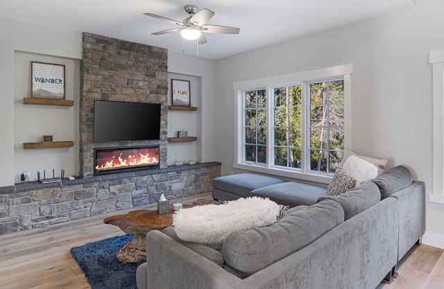 Chic 2 bed/2 bath Condo backing UW Labs preserve in enchanting Friday Harbor