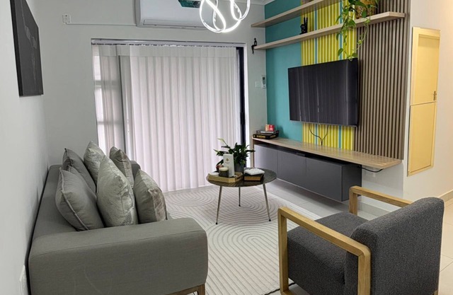 Chic 2-bedroom apartment with AC, WiFi in central Gaborone