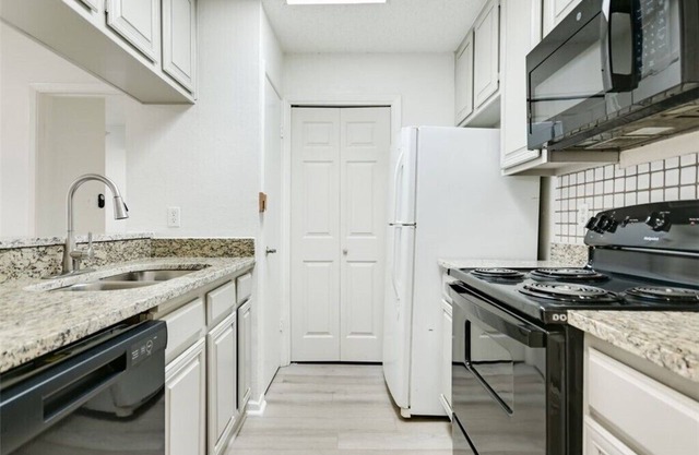 Chic 2-bedroom apartment with AC, fitness room in fabulous Houston
