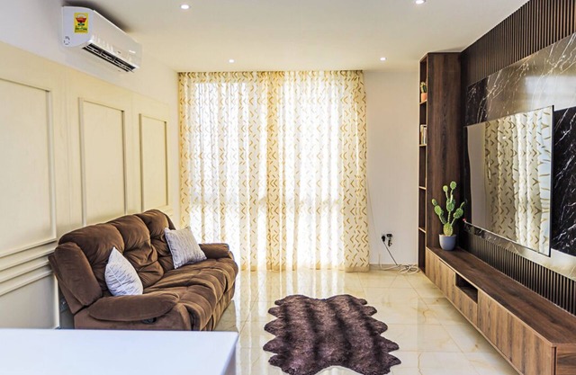 Chic 2 bedroom apartment in Roman Ridge, Accra with pool and gym access