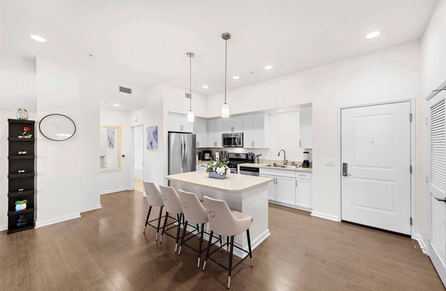 Chic 2-bedroom apartment steps away from Irvine Spectrum