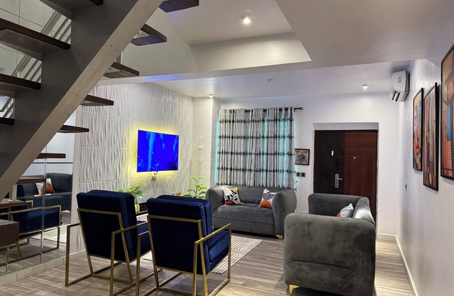 Chic 2-Bedroom Maisonette in Lekki