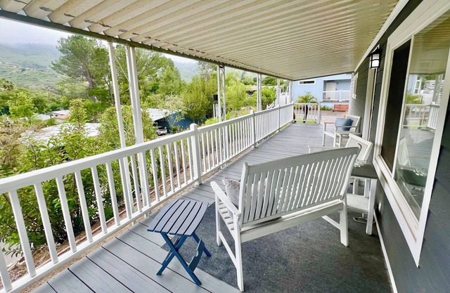 Chic 2-bedroom mobile home with AC in beautiful Agoura Hills