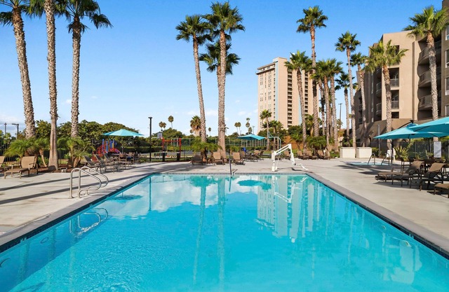 Chic 2-bedroom twin in cool Oceanside