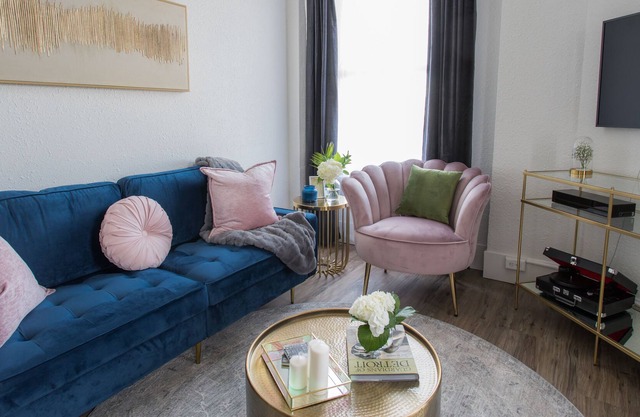 Chic 2BR Apartment Heart of Midtown Detroit | Walk Everywhere