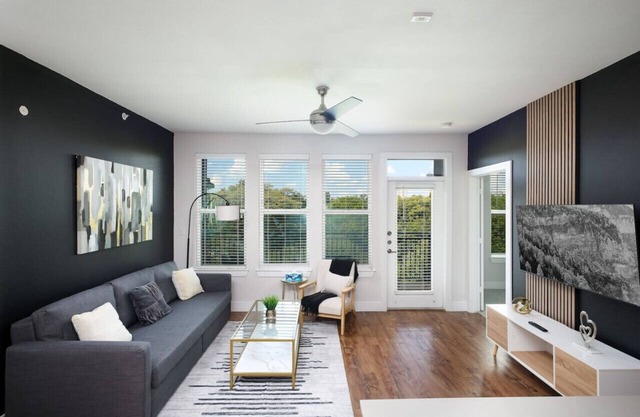 Chic 2BR-Southtown Near Rvrwalk, Dome & Conv