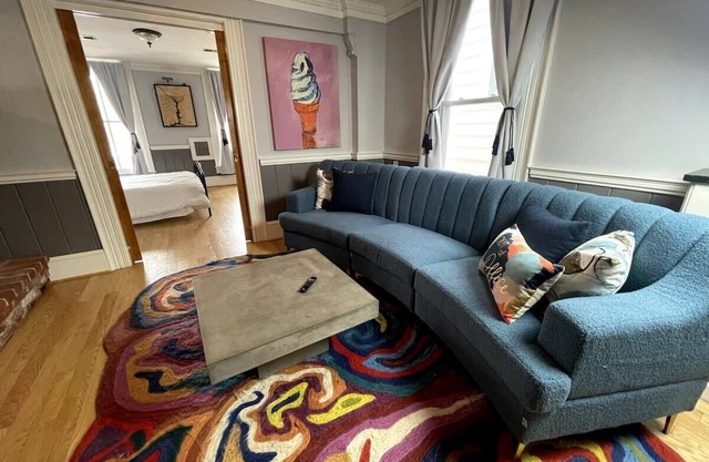 Chic 2BR Steps from Historic Sites