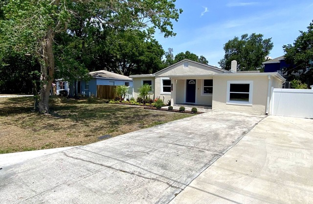 Chic 3bdrm 2bath Pool home in South Tampa!