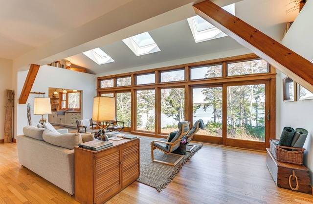 Chic Addison Home w/Fire Pit on 8 Private Acres!