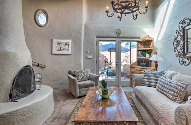 Chic Adobe-Style Bungalow in Historic Santa Fe!