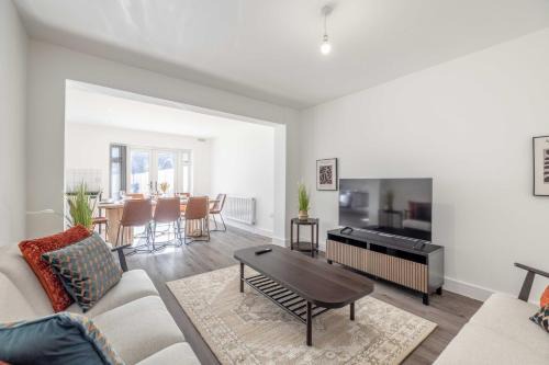 Chic and Comfy 4 Bedroom Stay Baylis Road