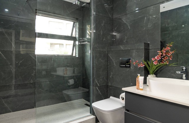 Chic and Luxurious 3-bedroom apartment with WiFi, AC in amazing uMhlanga