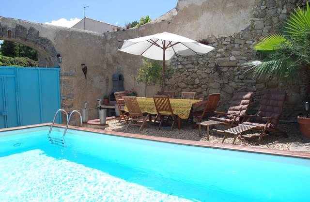 Chic and spacious, beach & wine country! Less than 1hr from 5 budget airports!