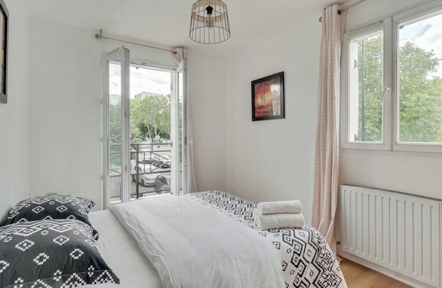 Chic apart with parking near Paris