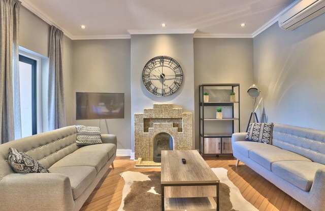 Chic Apartment | Balcony | Fast WiFi | Pool Access