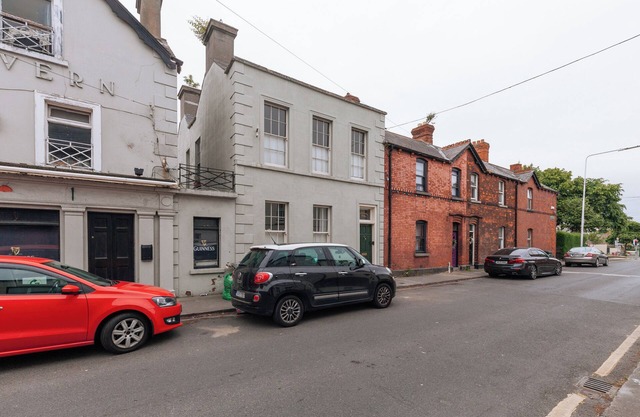 Chic & Characteristic 2BD House - Irishtown