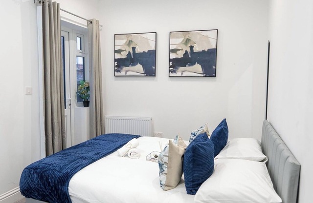 Chic City Apartment in Wallington