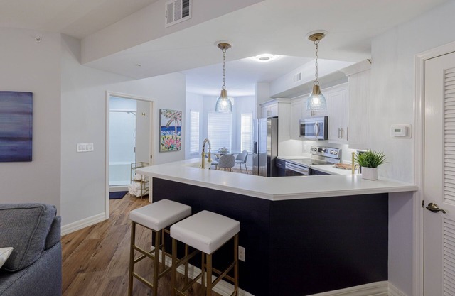 Chic Coastal Condo - Steps to the Best of Naples