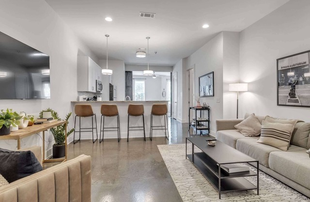 Chic Condo for 4 Near West End