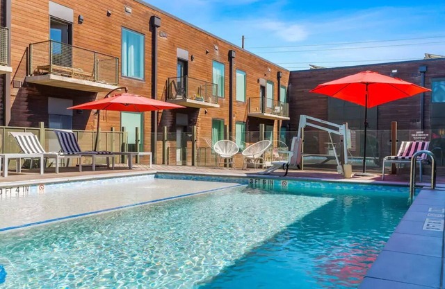 Chic Condo Trendy Eastside Early Check-In!