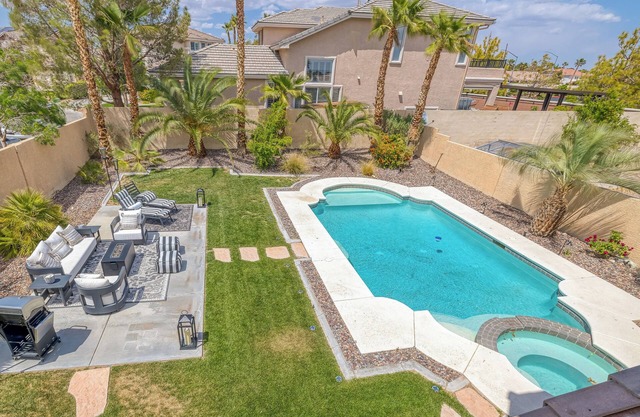 Chic & Cozy 5BD Summerlin South Villa + Private Pool & Hot Tub